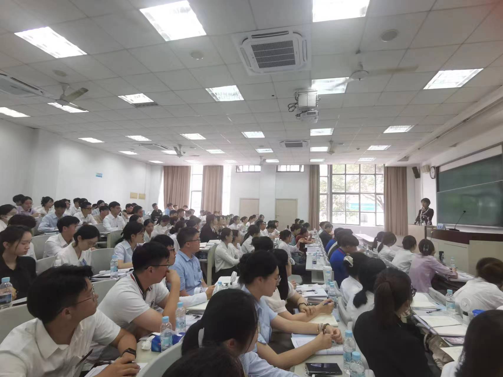上海政法大学商务礼仪